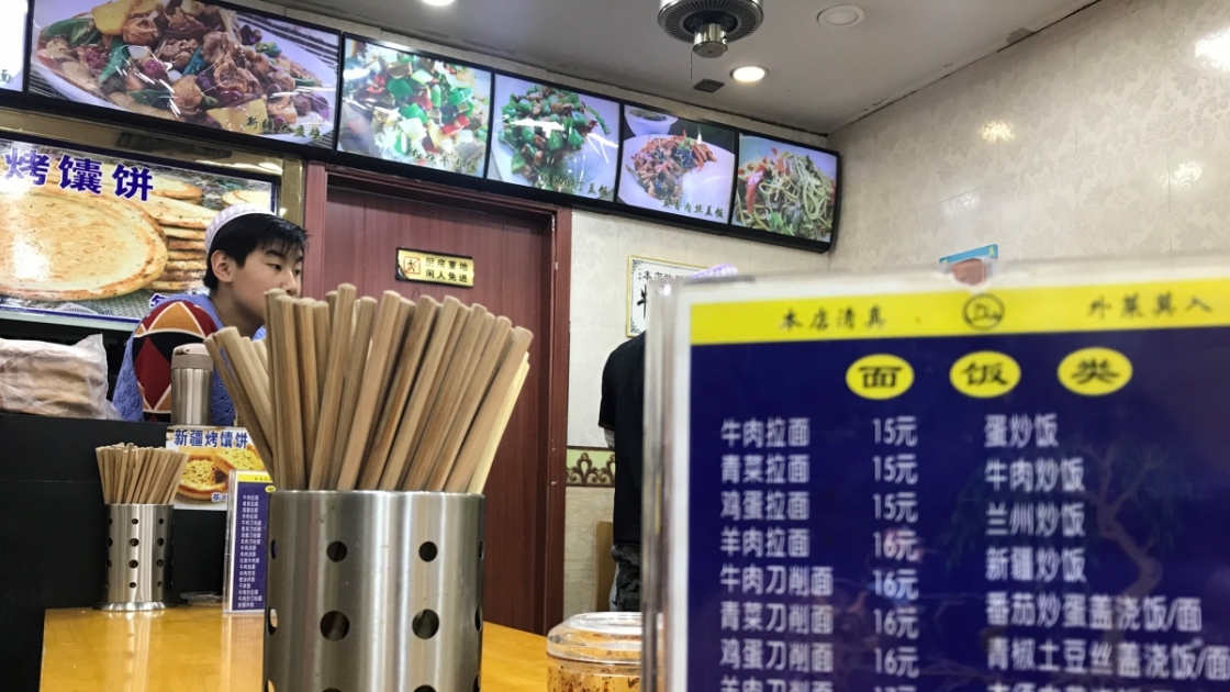 明るい店内